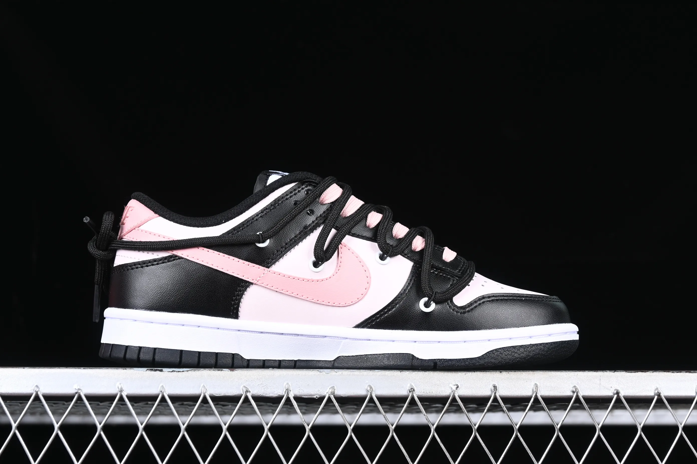 All Categories Nk SB Dunk Series Nk SB Dunk Low Low-top Sneakers Nk Dunk Low Tokyo Raspberry Black Pink Customized Deconstructed Strap Casual Sneakers CW1590-100